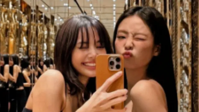 blackpink-lisa-new-woman-rosalia-gets-a-nod-from-jennie-that-is-so-cool